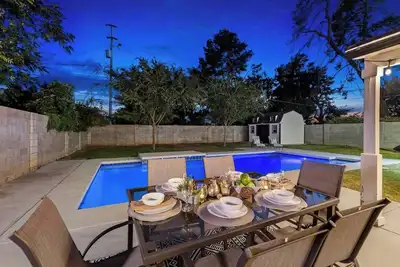 Image de Central Phx Cottage with Free Private Heated Pool!