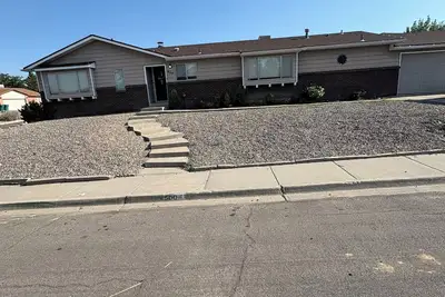 Image de Charming 3-bedroom house with a ton of amenities.