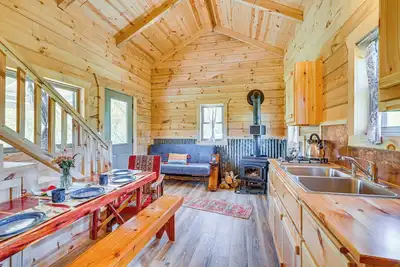 Image de 'Fins & Flowers' Lewiston Cabin w/ Trout Fishing!