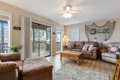 Image de Reel Relaxin - Waterfront Pool, Indoor Pool & Hot Tub!