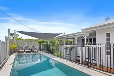 Image de Glebe Cottage with swimming pool. Pet friendly with lots of space to run.