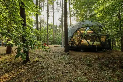 Image de Large, luxurious geodesic dome - 07