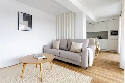 Image de Blueground | Alvalade, balcony, nr Campo Pequeno