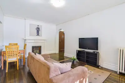 Image de Pet Friendly Furnished 2 Bedroom @ 935 Jervis