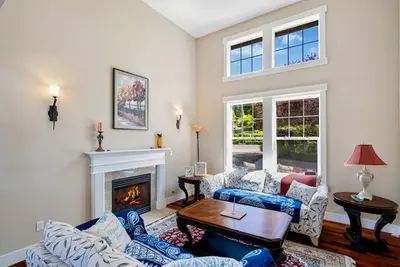 Image de Stylish Bellevue 5br/2. 5ba Upper Unit | Lego Fun!