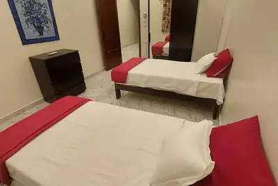 Image de Close to all historic sites. Panoramic view Valley of Kings and hot air balloons