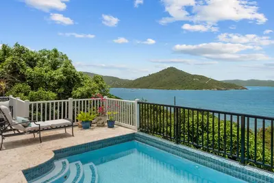 Image de Stunning 3-bed/bath Villa with Ac, WiFi, & Solar perched above lovely Coral Bay