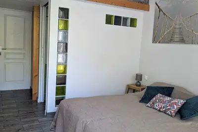 Chambre privée avec piscine au bord du Canal du Midi