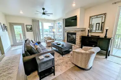 Image de Views & Trails | Updated Retreat