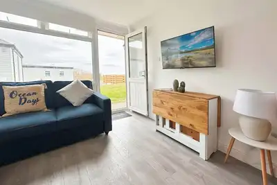 Image de Welcome to Beach View, your cosy seaside retreat in Sandown Bay Holiday Park on the Isle of Wight.