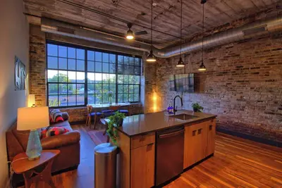 Image de Chic Ultramodern Loft Suite w/ Designer Features