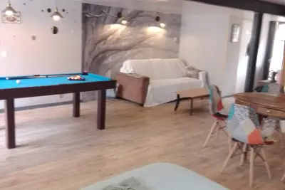 Image de Studio au calme avec billard, animaux acceptés.