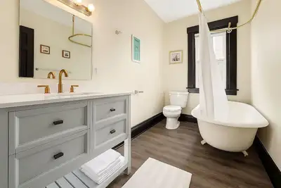 Image de Spacious townhome near German Village 8 Beds