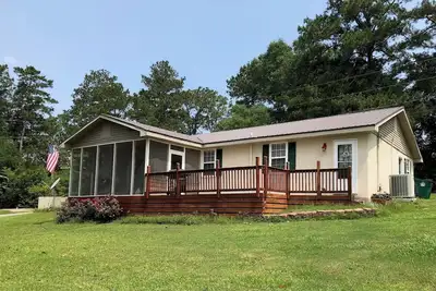 Image de Great Place with a Lake View!