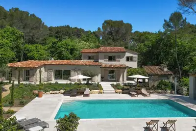 Image de Superbe villa provençale rénovée avec piscine