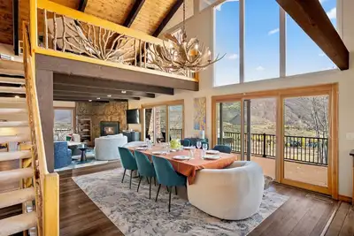 Image de Spacious Ski Chalet overlooking Buttermilk Mountain 4-Bedrooms