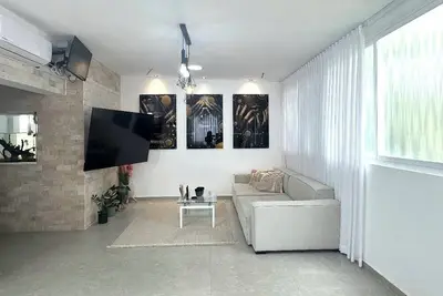 Image de Charming 1-bedroom house with WiFi, Ac in marvelous Kiryat Yam