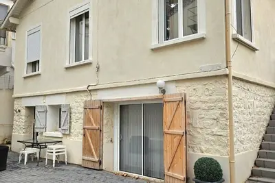 Image de Grand T5 proche centre ville avec terrasse et piscine privative