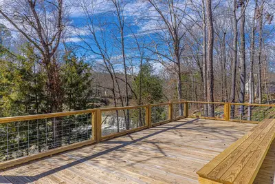 Image de Tranquil Getaway Minutes from Auburn including Pool & backyard Waterfall Oasis