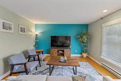 Image de Cozy 2-bedroom condo in serene Albany near Hospital, University, downtown Albany