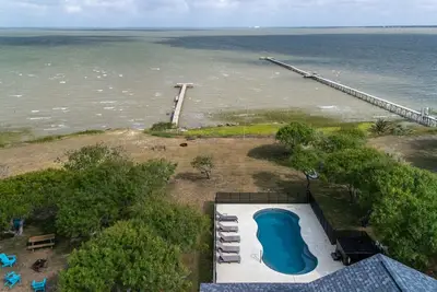 Image de Waterfront Pool Hot Tub Private Pier Guest Bungalow