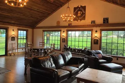 Image de Beautiful 4-bed farmhouse on 25 acres in West Burke-12 min from Burke Mountain!