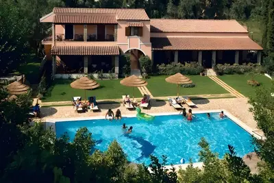 Image de Appartement 'Corfu Club Maisonette 2' avec piscine commune, Wi-Fi et climatisation
