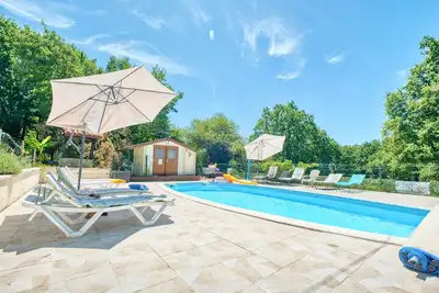 Image de Appartement \"Stag\" avec piscine partagée, Wi-Fi et climatisation