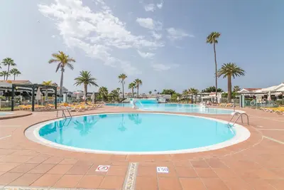 Vacances 'Magnifique Bungalow Maspalomas Lago' avec piscine partagée et terrasse privée