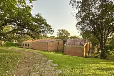 Image de Country house with 4, 000 square meters of garden, swimming pool, tennis court, golf.