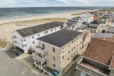 Image de 2bd Island Section Gem • Pet Friendly • Walk to Sand • Weekly Discount