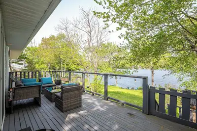Image de Stylish Lakehouse | 4br, 2 Decks, Theatre Room
