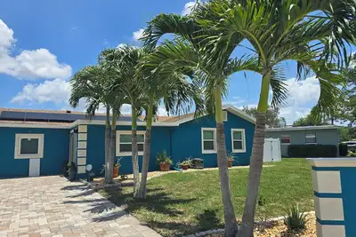 Image de 4-bdrm home in lovely Cocoa with Pool, WiFi, Ac, Minutes to Attractions.