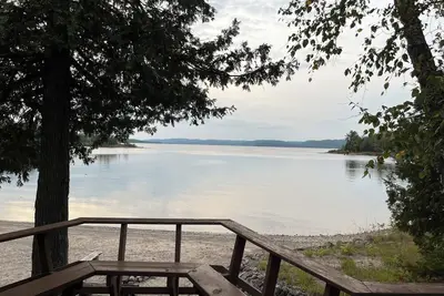 Image de Peaceful Waterfront Cottage on Ottawa River – Nature Lover’s Retreat!