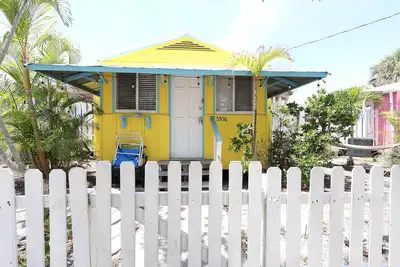 Yellow Palm Cottage steps from the beach