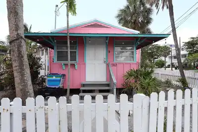 Pink Mango Cottage steps from the beach