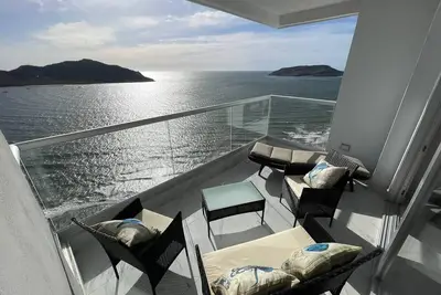 Image de Vista Espectacular sobre el Mar con Piscina