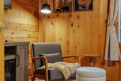 Image de New Lassen Red Barn – Hot Tub, Arcade, & So Cozy!