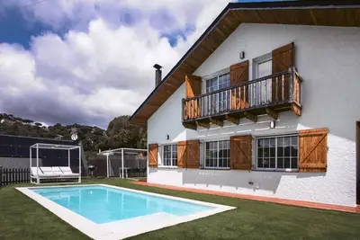 Image de Grand espace extérieur, piscine privée et profiter