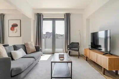 Image de Blueground | Alvalade, balcony, nr Campo Pequeno