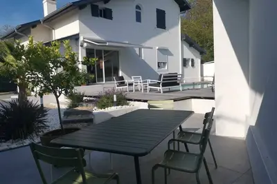 Image de Villa familiale, piscine, proximité plage