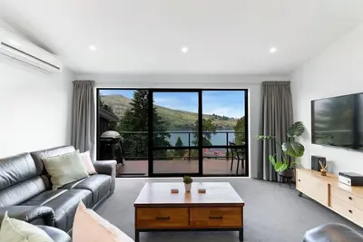 Image de Lake & Mountain Views on Quartz