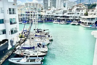 Image de Beautiful Apartment Isla Marina Benalmadena.