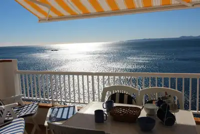 Image de 2048 - Mediterraneo B 2-6, Zona Tranquila, Sobre Las Rocas, Los Pies En El Agua! Relajante Lugar En El Que PODRÁ Descansar BRONCEÁNDOSE.