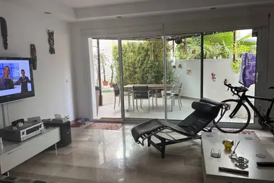 Image de Beautiful fully equipped open plan ground floor  apartment, 3 min walk to beach