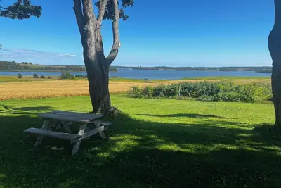 Image de Historic 4-bedroom farm and vineyard on 100 acres with waterfront