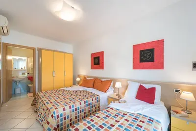 Image de Appartement élégant avec piscine