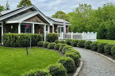 Image de Quiet Hamptons Haven- Family Friendly Home