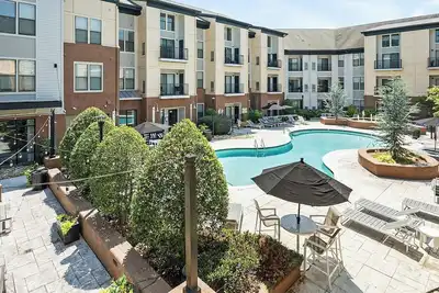 Image de Landing | Chic 2bd, Clubhouse, Pool