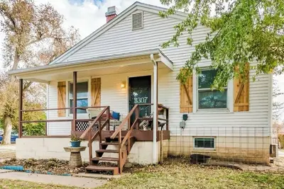 Image de Lower Anderson Cottage: near airport, golf course, winery, stadium and more!